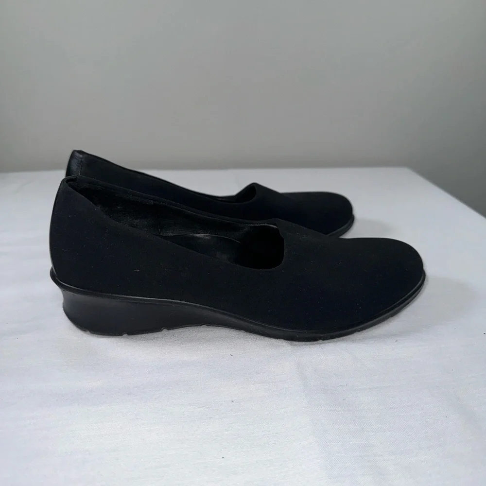ECCO Felicia Black Stretch Slip On Wedge Comfort Flat Loafer Womens Size 7 EU 37